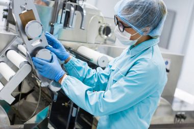 bilim adamı tarafından makine milleri ile 