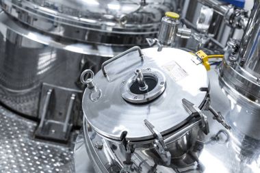 bitki oda içinde çelik tank