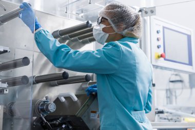 bilim adamı tarafından makine milleri ile 