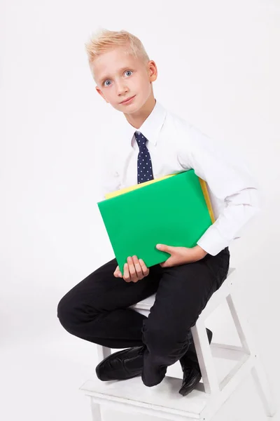 Blonde Studentin im Hemd mit Büchern — Stockfoto