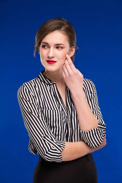 Menina jovem em blusa listrada — Fotografia de Stock