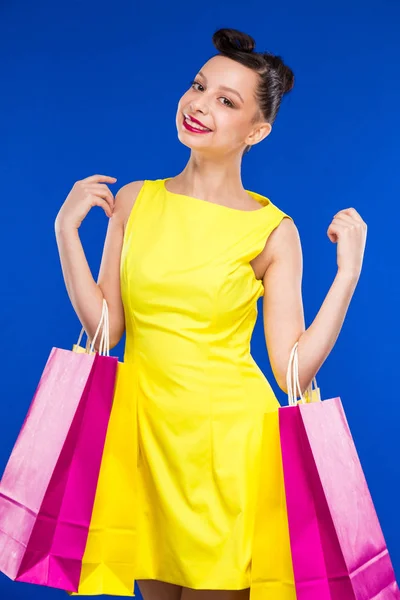 Bruna ragazza con shopping bags — Foto Stock