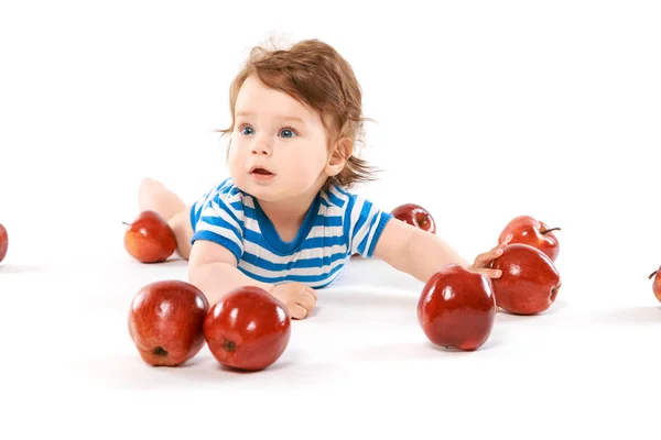 Uśmiechający się chłopca z jabłkami — Zdjęcie stockowe