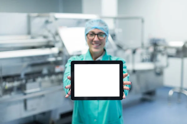Scienziato industriale con tablet — Foto Stock
