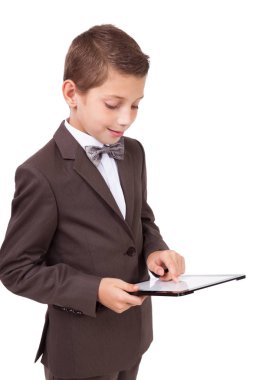 Okullu çocuk tablet ile takım elbiseli