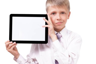 Okullu çocuk gömlek tablet ile