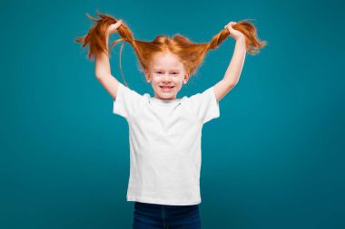 Şirin Kızıl saçlı kızla ponytails