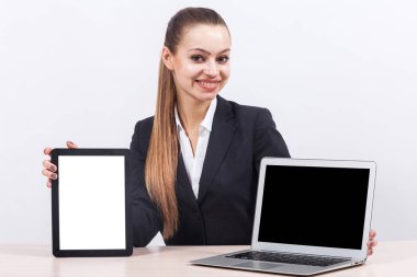İşkadını dizüstü ve tablet Office ile