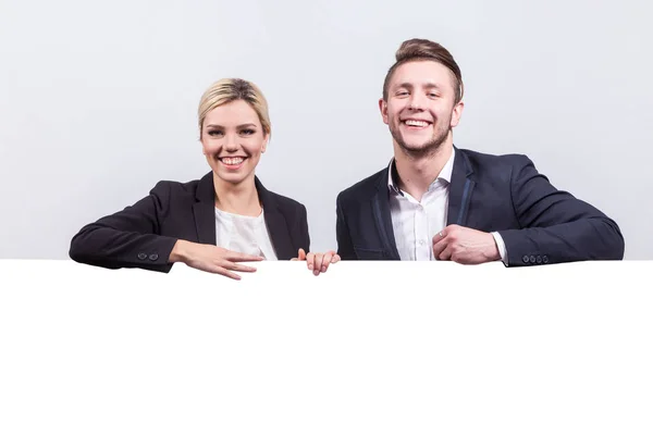 Jungunternehmer neben dem Vorstand — Stockfoto