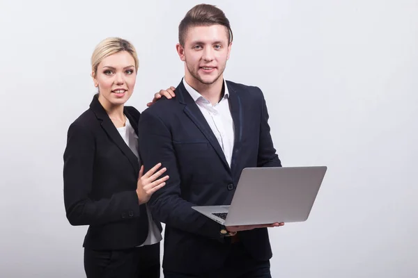 사업 남자와 여자 노트북 — 스톡 사진
