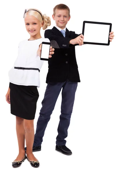 Elevi cu tabletă și telefon — Fotografie, imagine de stoc