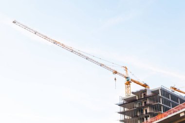 Vinçli inşaat alanı