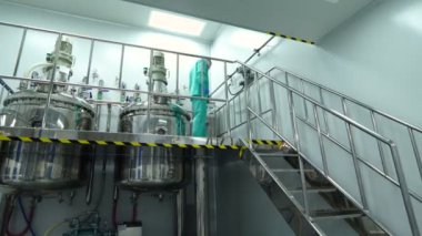 ilaç fabrikası işçisi