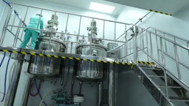 ilaç fabrikası işçisi