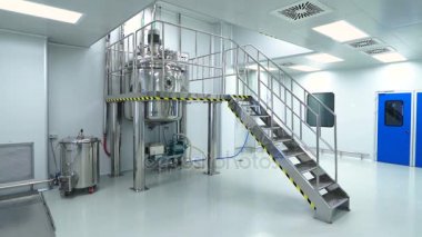 Fabrika odasında çelik merdiven