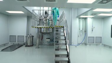 ilaç fabrikası işçisi