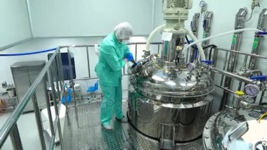 tank fabrikasında çalışan bilim adamı