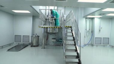 ilaç fabrikası işçisi