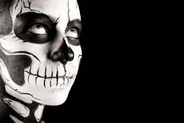 Mujer con scull body art — Foto de Stock