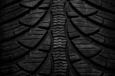 Siyah araba lastiği