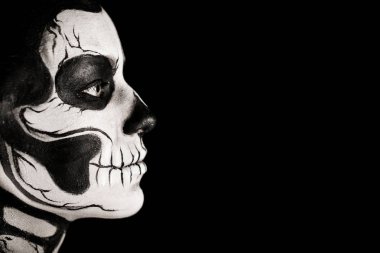 Kadın kürek vücut sanatı ile