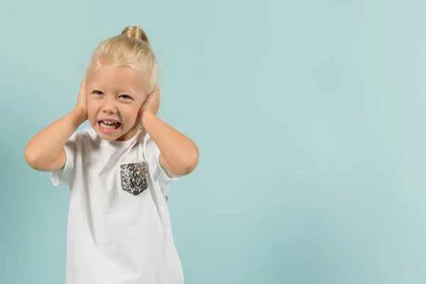 Blonde little girl with hands on the ears — Stock Photo, Image