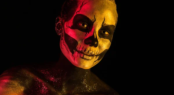 Mujer con scull body art —  Fotos de Stock