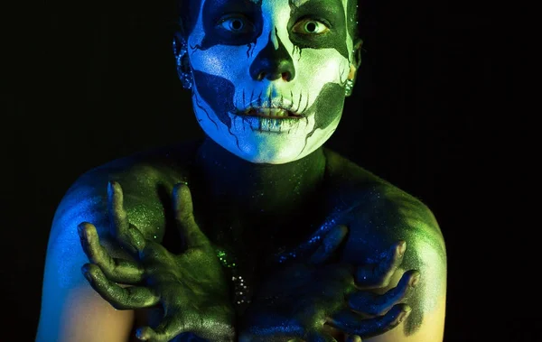 Woman with scull body art — Stock Photo, Image