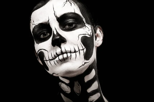 Mulher com scull body art — Fotografia de Stock