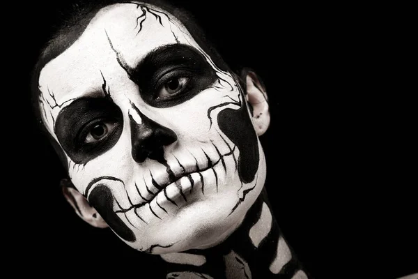 Mujer con scull body art —  Fotos de Stock