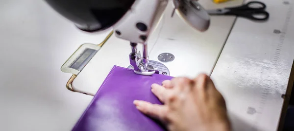 Woman sewing bag detail — Stock Photo, Image