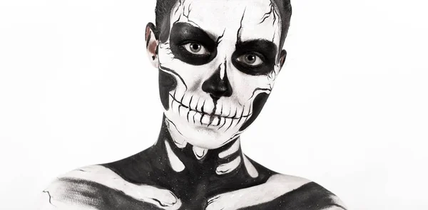 Mulher com scull body art — Fotografia de Stock