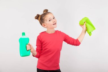 Ev kimya ile küçük kız