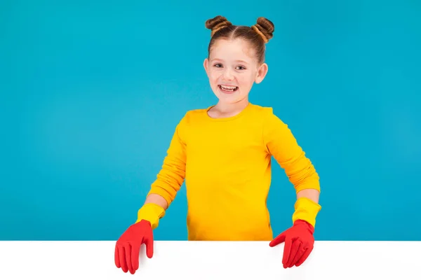 Little girl wearing rubber gloves — Stock Photo, Image