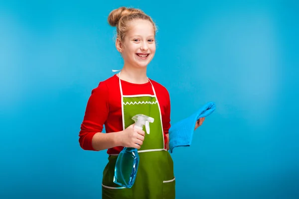 Niña con química doméstica —  Fotos de Stock