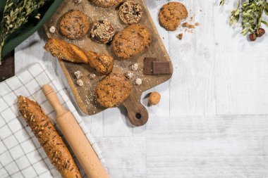 Masada çikolata parçaları ile ev yapımı çok tahıl tanımlama