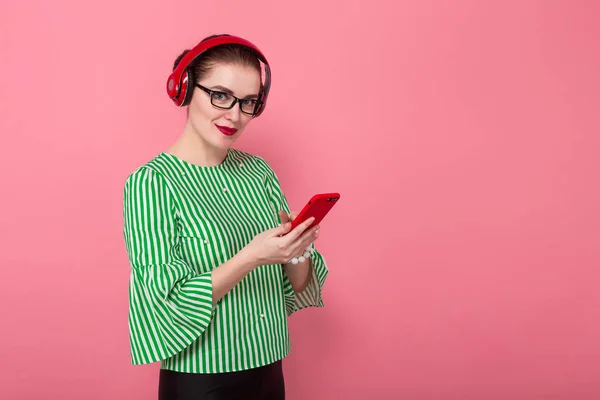 Attractive Young Brunette Woman Red Headphones Using Smartphone Pink Studio — Stock Photo, Image