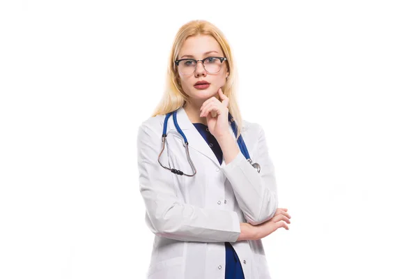 年轻自信的女医生看着相机孤立的白色背景 — 图库照片