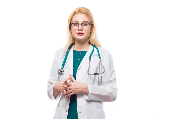 Joven Doctora Confiada Mirando Cámara Aislada Sobre Fondo Blanco — Foto de Stock