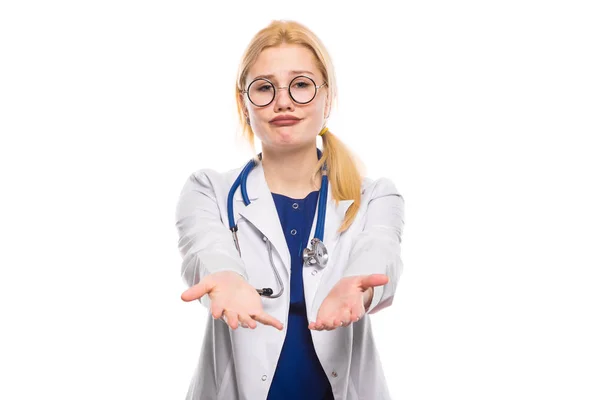 Triste Jovem Médica Com Mãos Estendidas — Fotografia de Stock