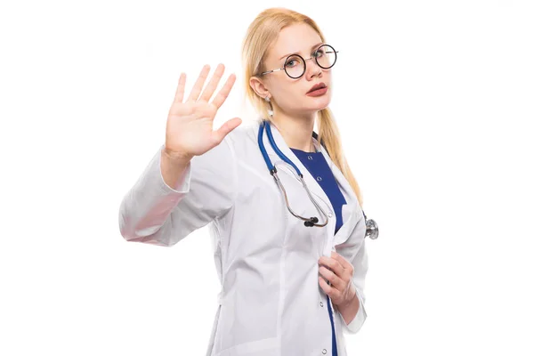 Νεαρή Γυναίκα Γιατρό Που Δείχνει Στάση Χειρονομία Που Απομονώνονται Λευκό — Φωτογραφία Αρχείου