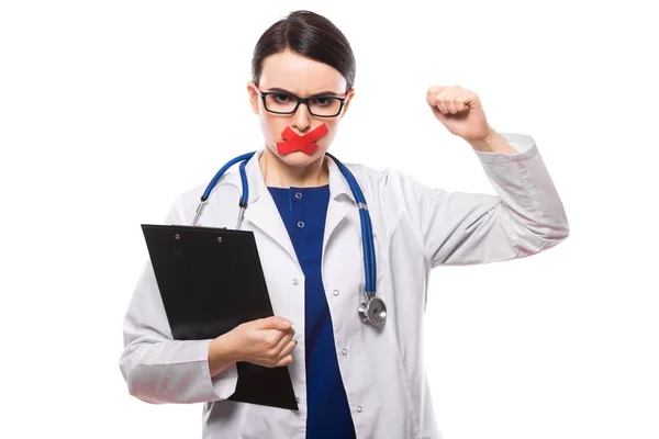 Kızgın Genç Kadın Doktor Pano Tutarak Onun Ağzına Sıva Ile — Stok fotoğraf