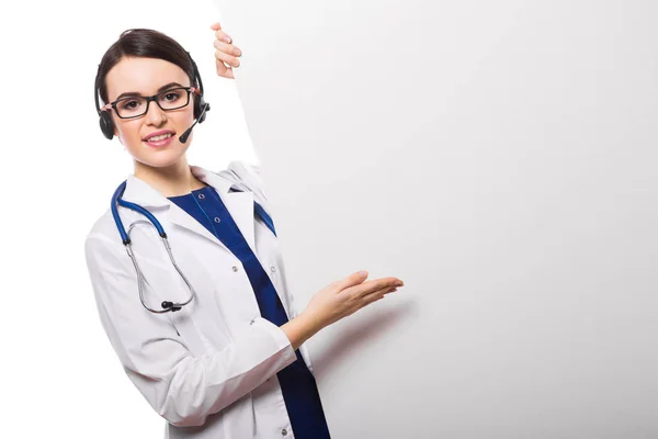 Doctora Joven Auriculares Con Póster Blanco —  Fotos de Stock