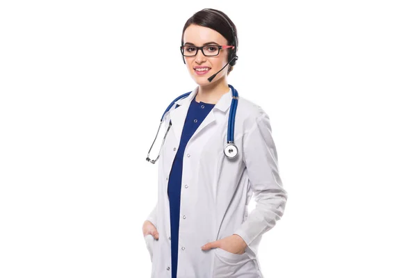ヘッドセット カメラ目線で若い女性医師 — ストック写真