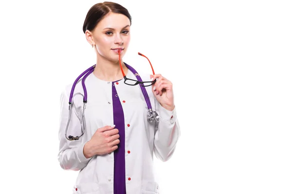 Jeune Femme Médecin Avec Des Lunettes Isolées Sur Fond Blanc — Photo