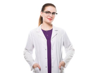 Beyaz arka plan üzerinde izole kadın bir doktor 