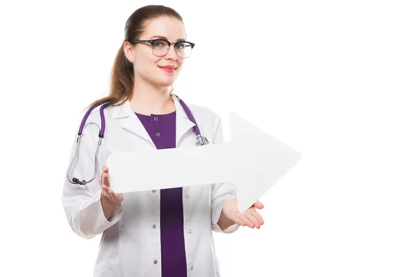 Junge Ärztin Mit Papierpfeil — Stockfoto