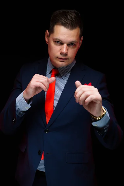 Junger Gutaussehender Mann Eleganten Anzug Bereit Zum Kampf — Stockfoto