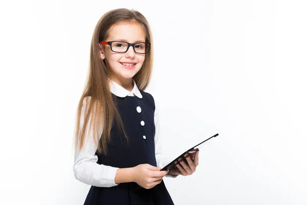 Cute Dziewczynka Trzymając Cyfrowego Tabletu Białym Tle — Zdjęcie stockowe