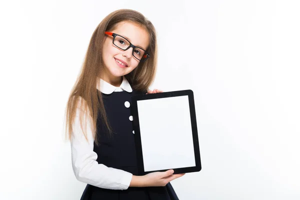 Söt Liten Flicka Håller Digital Tablett Isolerad Vit Bakgrund — Stockfoto